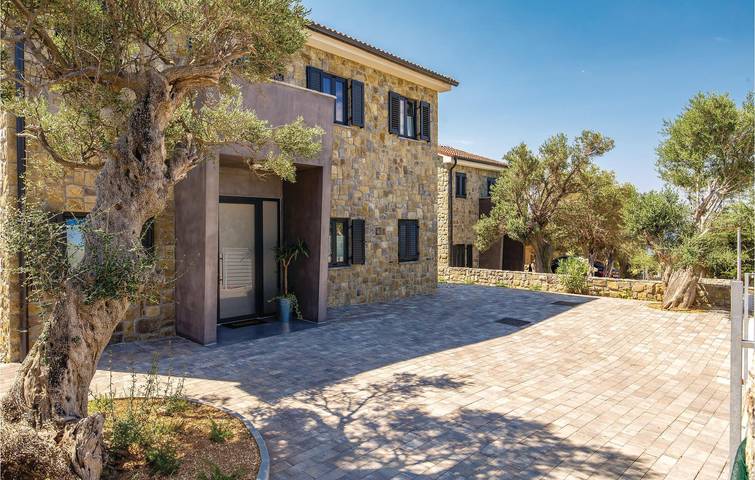 Ferienhaus für 7 Personen, mit Terrasse und Pool in Novalja - 2