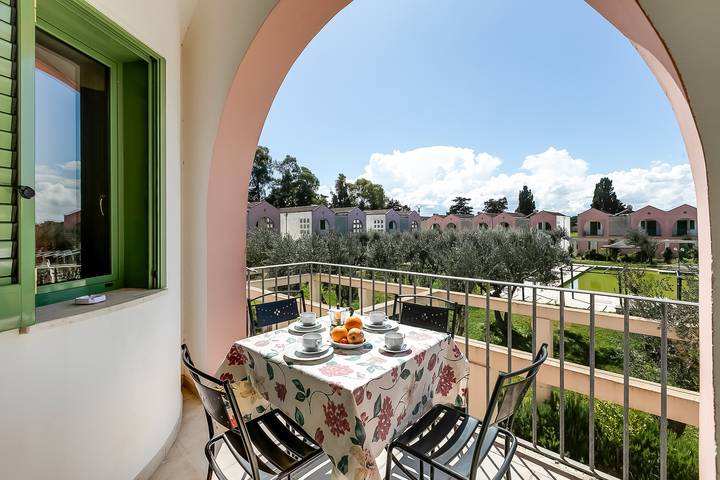 Appartamento per 4 persone, con piscina, adatto a famiglie con bambini a Frassanito