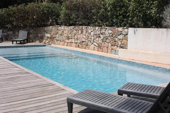 Chalet para 4 personas, con jardín y piscina - 1
