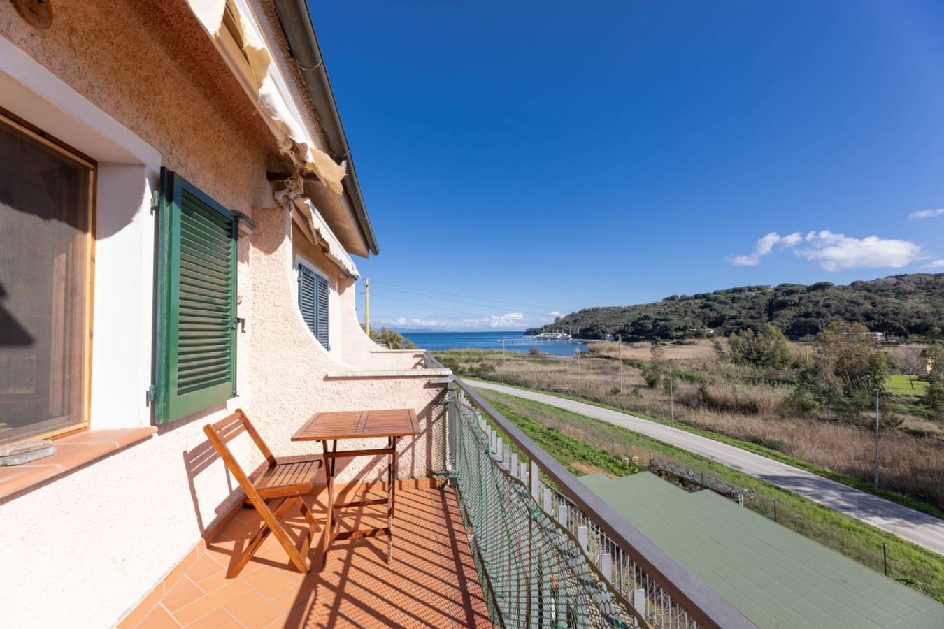 Ganze Ferienwohnung, Ferienwohnung für 4 Personen mit Terrasse in Cala di Mola, Naregno