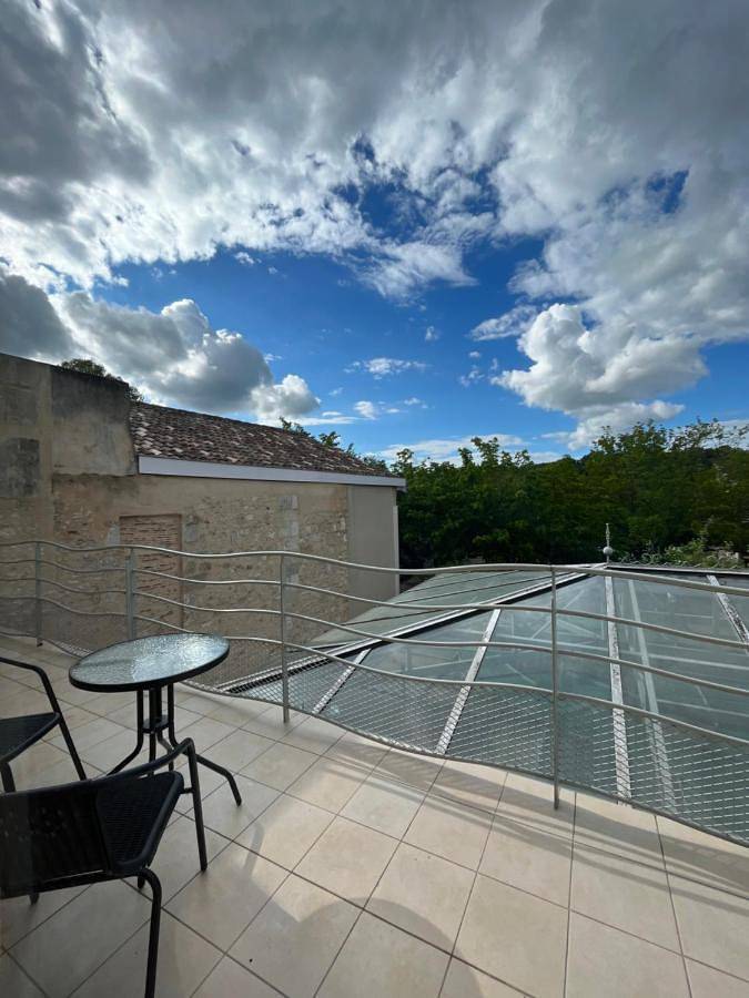 Location de vacances pour 2 personnes, avec vue ainsi que balcon et jardin à Sainte-Foy-la-Grande - 4