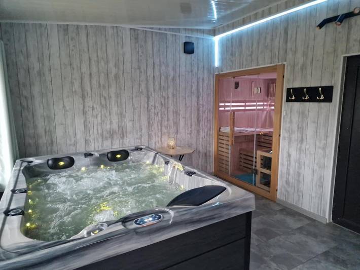 Dom dla 8 osób, z jacuzzi i ogród oraz sauna i balkon - 1