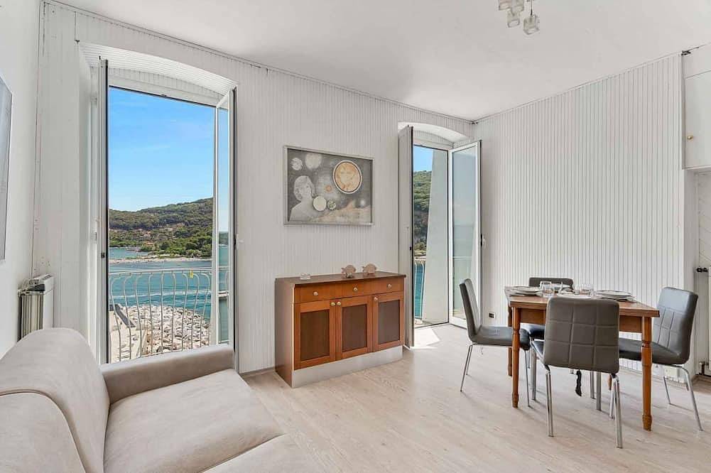 Apartamento entero, Welcome to Eden – Your corner of paradise in Portovenerein the heart of the characteristic alleys of Portovenere, stands Eden, a delightful apartment designed for those who want a stay dedicated to relaxation, beauty and sea views, in an environment th in Portovenere, Porto Venere Municipio