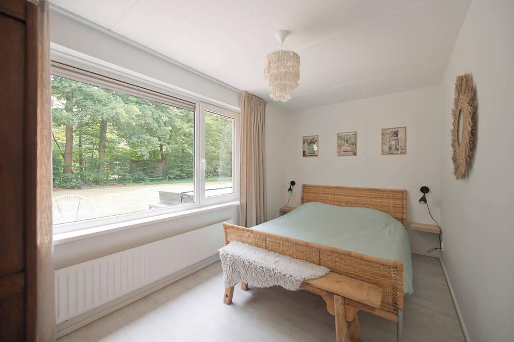 Villa Wellness Retreat 2: Schönes Haus mit Sauna und Whirlpool, Nähe des Waldes! in Hoeven, Halderberge