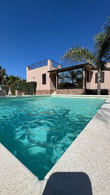 Chambre d’hôte pour 2 personnes, avec vue ainsi que piscine et jardin à Catane