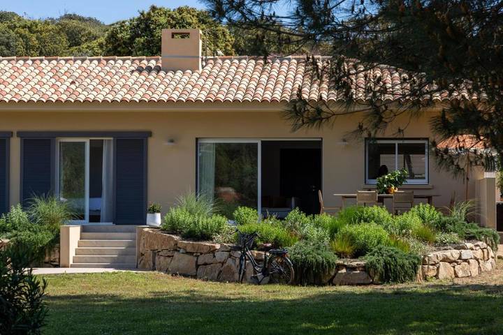 Location de vacances pour 6 personnes, avec piscine ainsi que jacuzzi et jardin dans Plage du Péro - 2