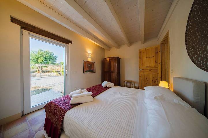 Country House with a Trullo, Pool, Panoramic Views, Comfort and Relaxation in Putignano, Province de Bari