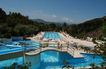 Ferienanlage für 5 Personen, mit Pool und Whirlpool sowie Kinderpool und Garten, mit Haustier auf Elba