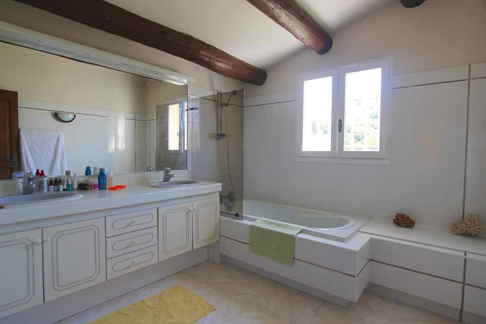 Villa «La Tarentière» avec Piscine au milieu de la garrigue, à 7-8 min de la Mer in Biot, Côte méditerranéenne (France)