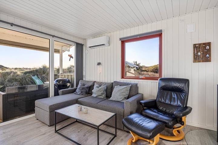 Gemütliches Ferienhaus mit schöner Terrasse und Kamin in Skodbjerge, Haurvig