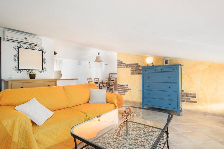 Hel enrumslägenhet, Holiday Apartment "Giojas125 Per 4 Pax" with Balcony & Wi-Fi in Orosei, Gulf of Orosei