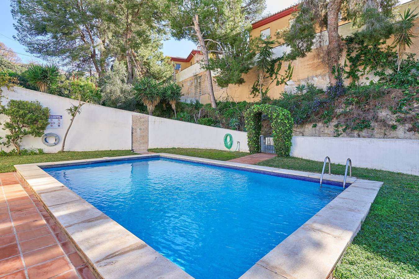 Villa 'Casa Rosa Burriana Beach Nerja' avec vue sur la mer, Wi-Fi et climatisation in Playa de Burriana, Nerja