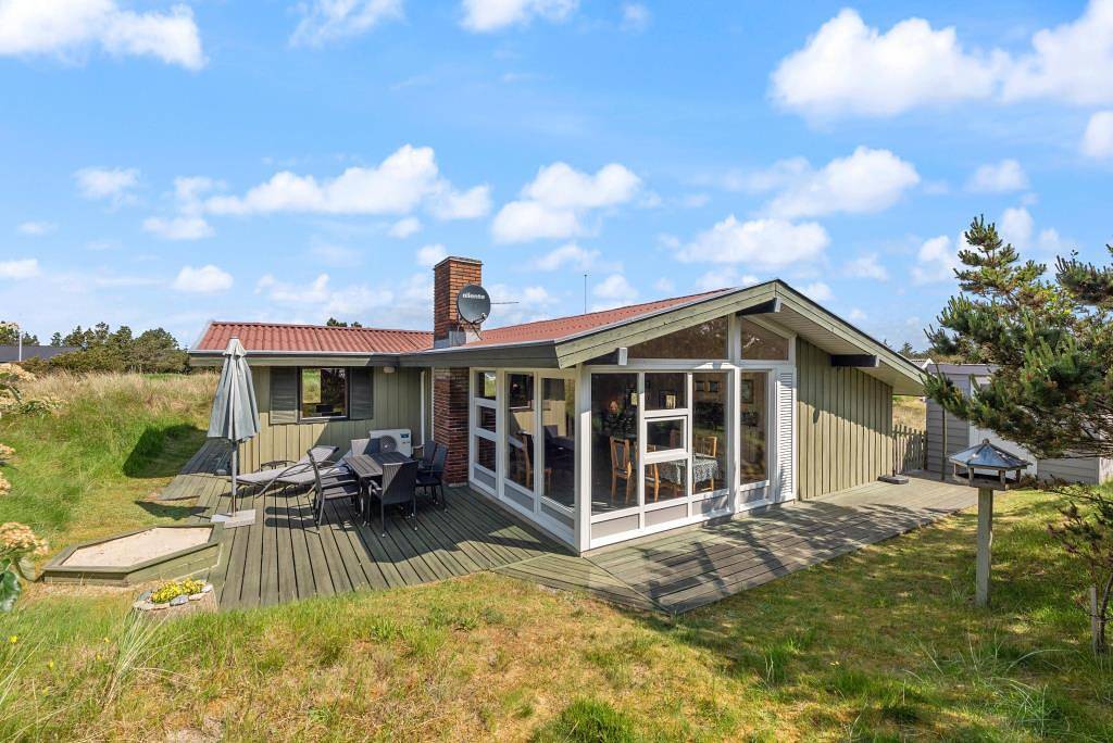 Gemütliches Ferienhaus mit teils eingezäuntem Grundstück in Bjerregård, Holmsland Klit