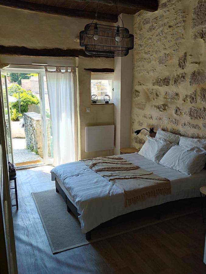 Chambre d’hôte pour 2 personnes, avec Terrasse et Jardin ainsi que Piscine et Vue