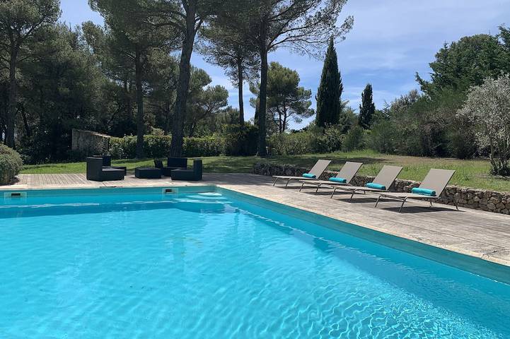 Location de vacances pour 16 personnes, animaux acceptés à Saint-Marc-Jaumegarde