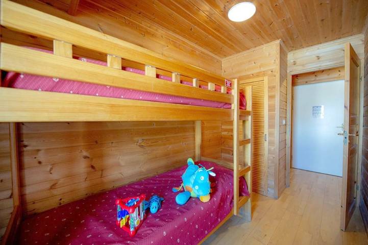 Appart’hôtel pour 6 personnes, avec terrasse ainsi que piscine et vue, animaux acceptés à Saint-Jean-d'Arves - 3