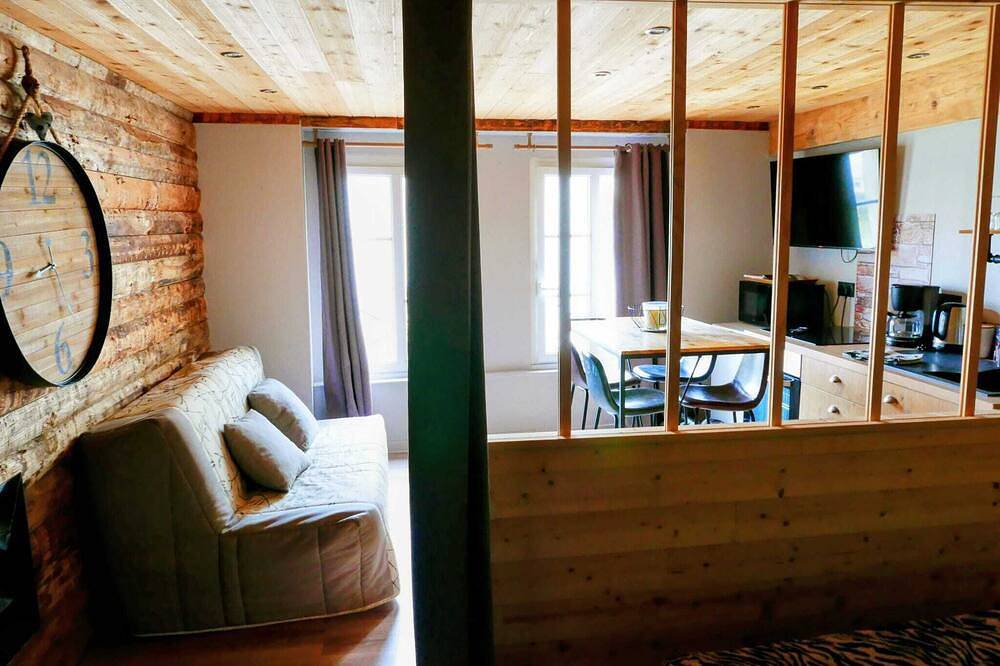 Entire apartment, La Darbella in Dole, Jura