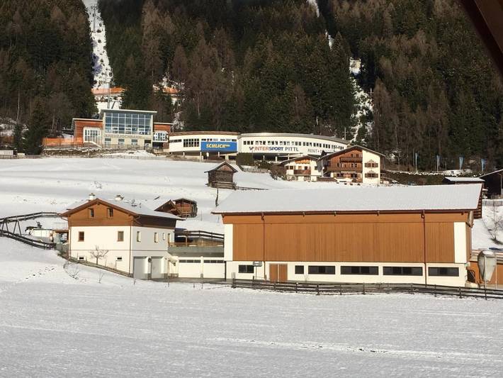 Ferienwohnung für 5 Personen, mit Garten und Ausblick im Stubaital