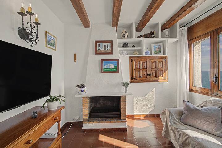 Apartamento entero, Apartamento 'Sea Breeze' con terraza, jardín compartido y Wi-Fi in Costa del Garraf