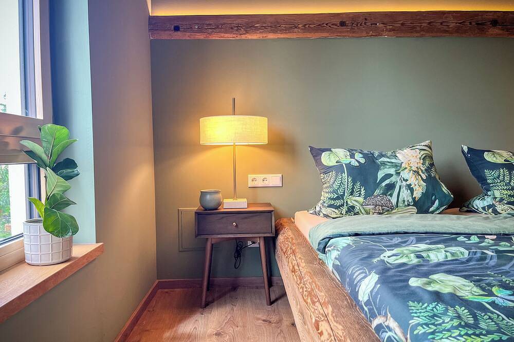 Haus Kirsche: Exklusives Wellness-Hideaway mit Sauna, Panoramafenster & Naturpur in Hofheim in Unterfranken, Landkreis Haßberge