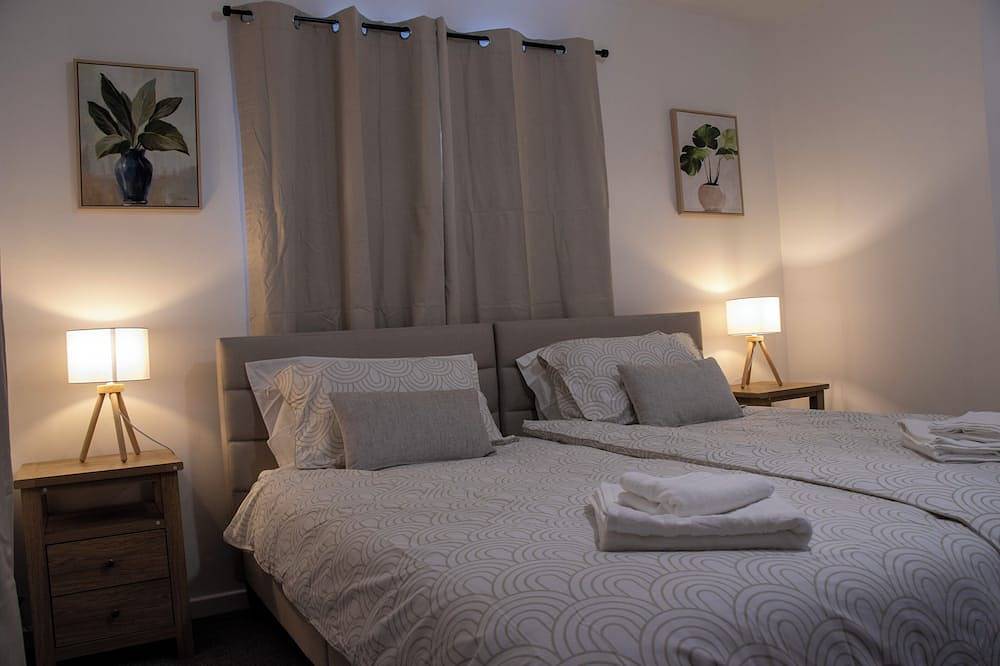 Comfy 3-bedroom house with Wifi and parking in Stevenage in Stevenage, Hertfordshire