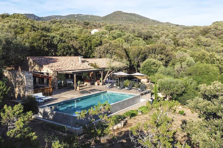 Villa pour 8 personnes, avec balcon et jardin à Olmeto