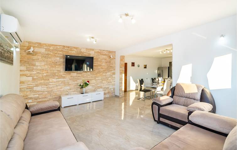 Escapade à la mer : appartement 2 chambres avec piscine et terrasse in Jasenice, Région de Zadar