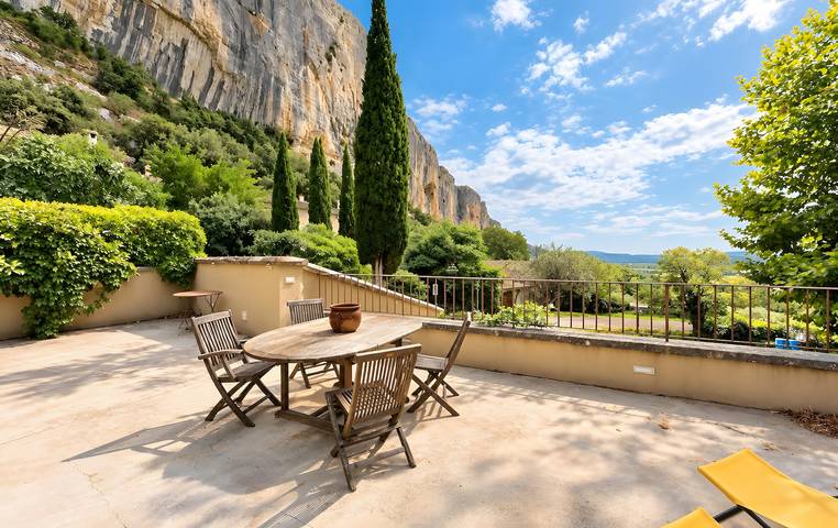 Charming House with Stunning Views and Rooftop Terrace in Lioux, Parc naturel régional du Luberon