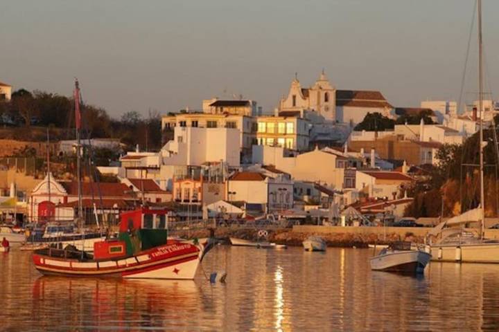 Casa de férias para 4 pessoas, com piscina infantil e jardim e ainda piscina, com animais de estimação em Alvor