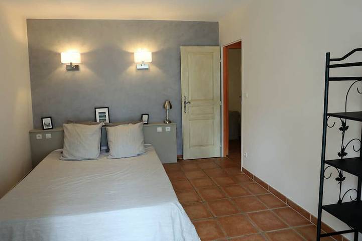 Belle maison et sa piscine au coeur d’une pinède qui enchantera vos vacances . in Vagnas, Ardèche