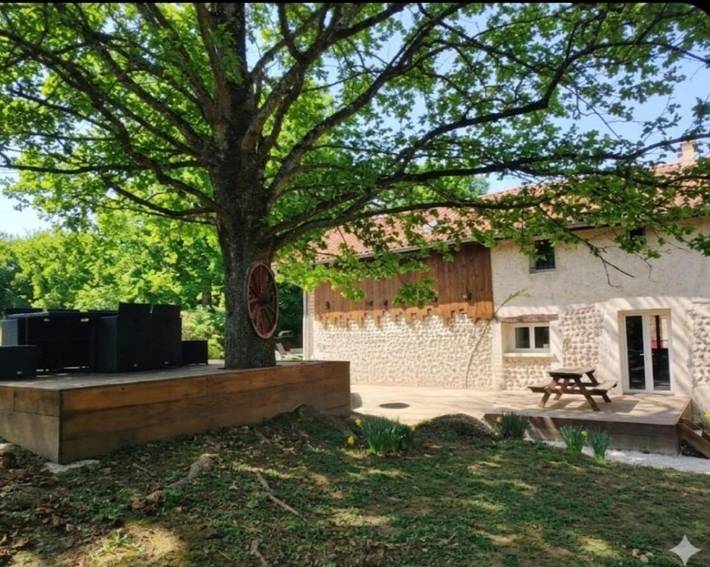 Location de vacances pour 14 personnes, avec jardin, animaux acceptés à Le Grand-Serre - 3