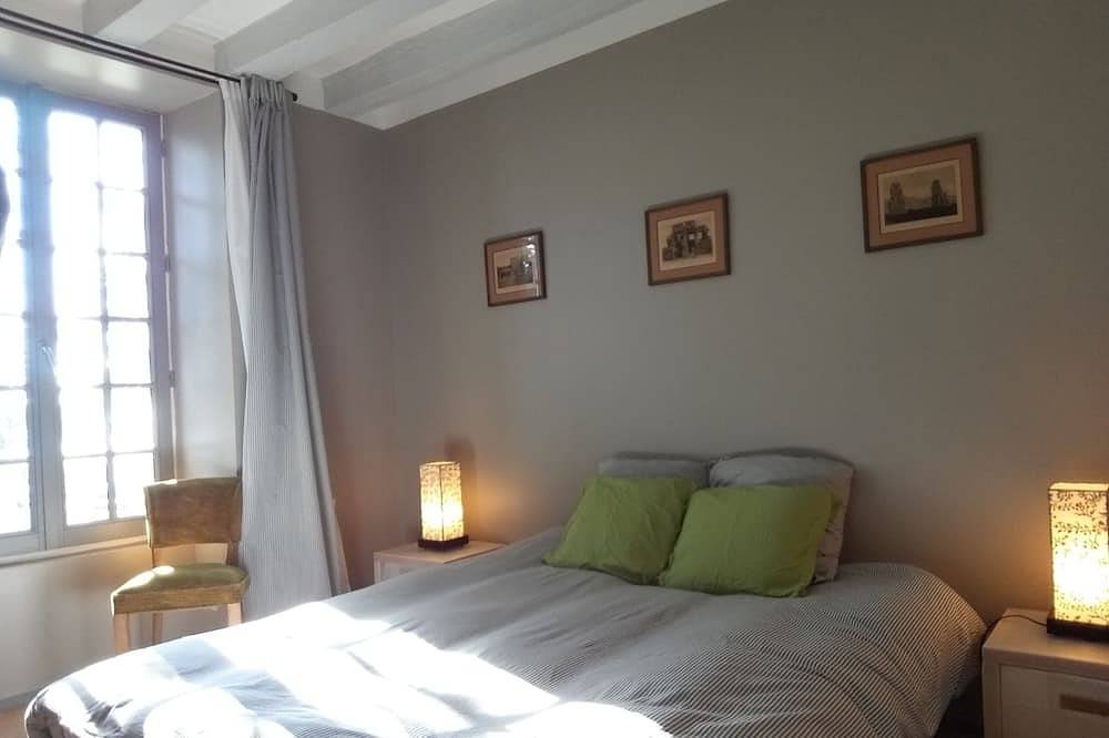 Très Jolie Maison Ancienne, Très Confortable, Dominant la Vallée du Loir in Poncé-sur-le-Loir, Loire-Tal