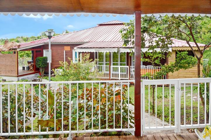 Location de vacances pour 5 personnes, avec jardin dans Plage de Petite Anse - 4