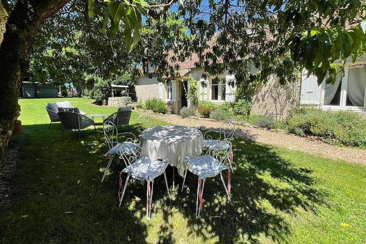 Location de vacances pour 6 personnes, avec piscine ainsi que jardin et vue à Magny-Cours - 2