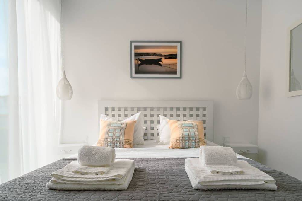 Villa dos Pinhos - Private Villa w/ Infinity Pool in Vau, Leiria District