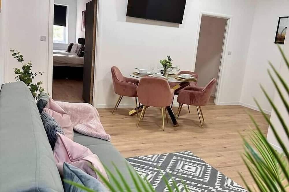 Entire apartment, Spacious 2-Bed Doncaster | Ideal for Teams in South Yorkshire