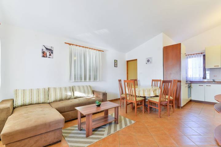 Gîte pour 6 personnes, avec Balcon et Jardin dans Vir
