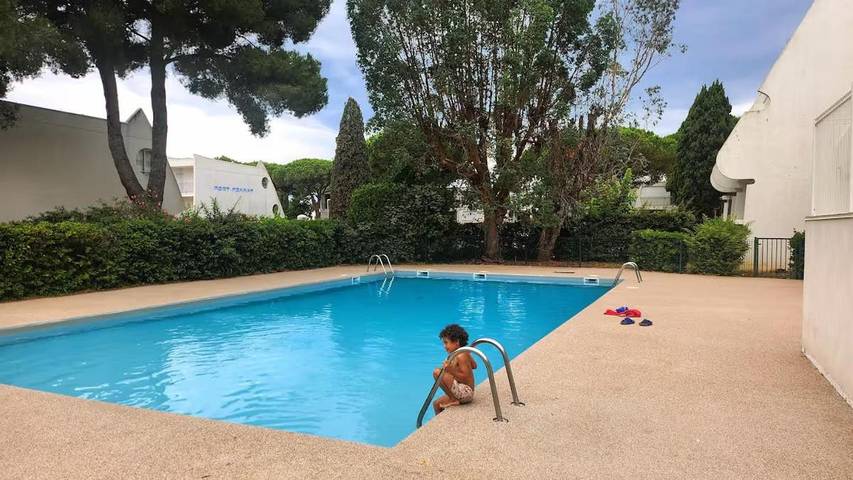 Gîte pour 4 personnes, avec vue ainsi que terrasse et piscine, animaux acceptés dans Port Gregau - 3