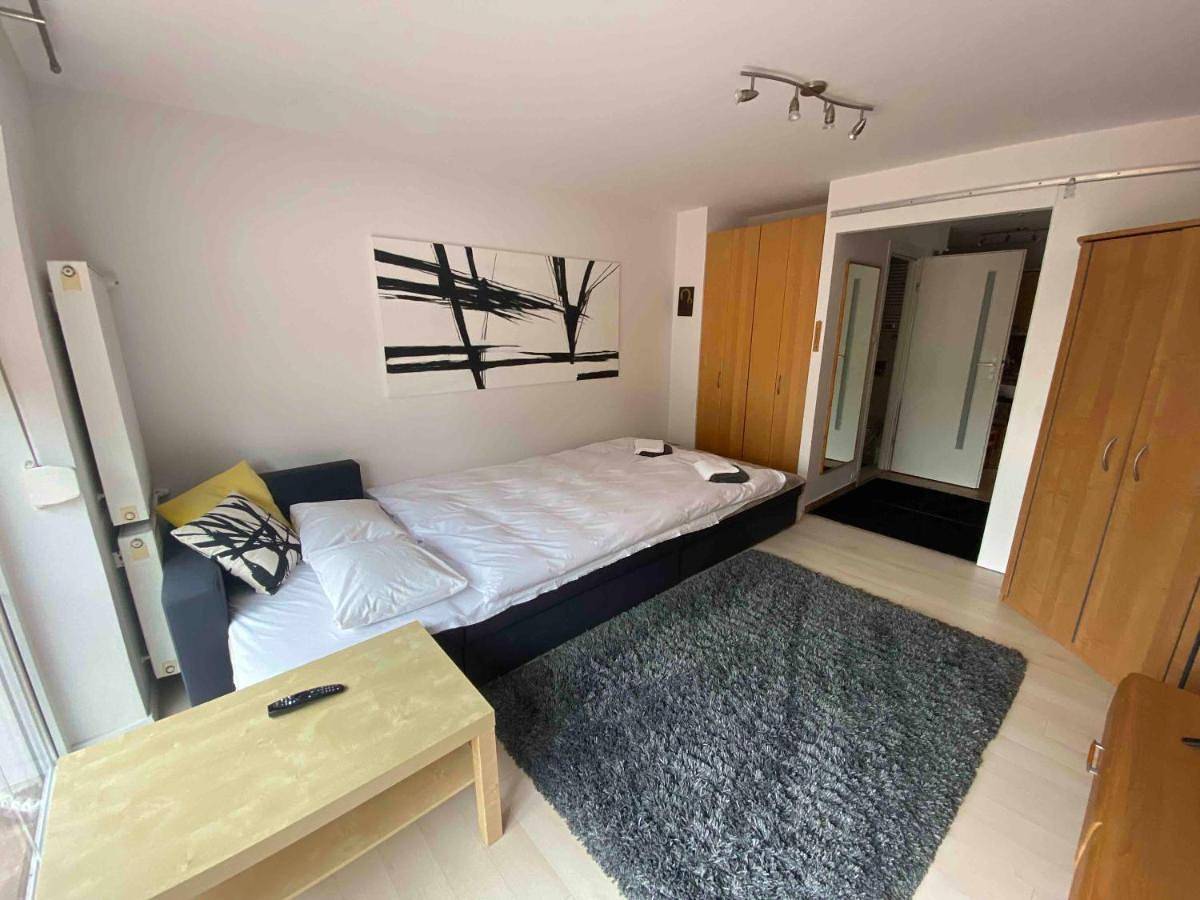 Cały apartament, Kleine weisse Doppelhaushälfte in Częstochowa, Śląsk