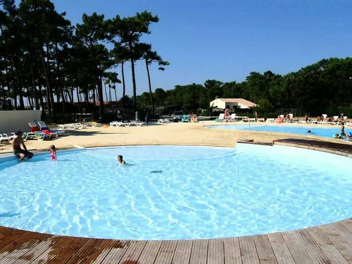Camping pour 4 personnes, avec Terrasse et Piscine à Saint-Hilaire-de-Riez
