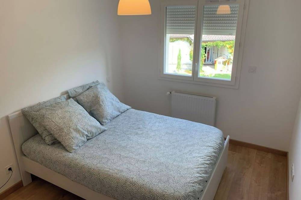 Large new 3-bedroom house for 6 people in Saint-Loubès, Bordeaux region