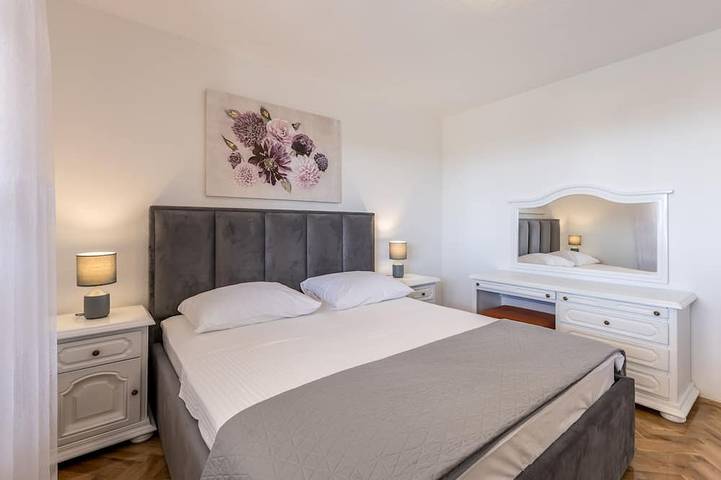 Villa Iva pour 14 personnes près de Split piscine privée et 7 chambres in Kastel Novi, Kaštela
