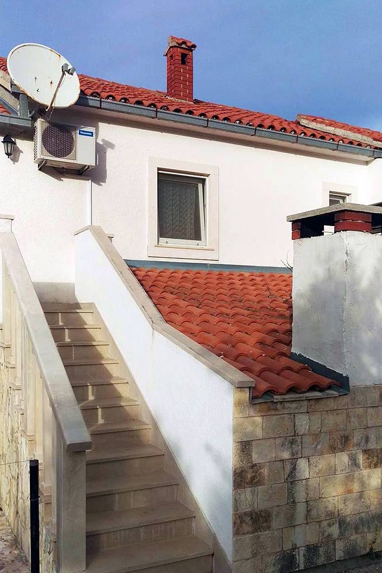 Apartamento entero, Apartamento para dos personas con terraza y vista al mar Supetar, Brac -a in Supetar, Brac