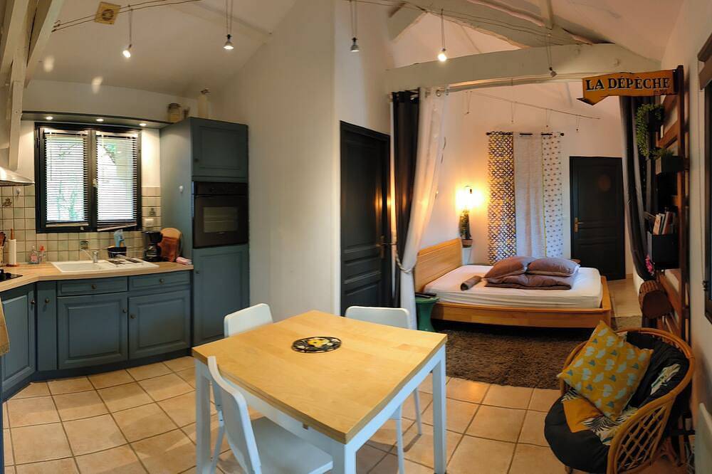 Appartement entier, Maison studio gîte de vacances Sud de la France Lot Aveyron in Capdenac, Lot