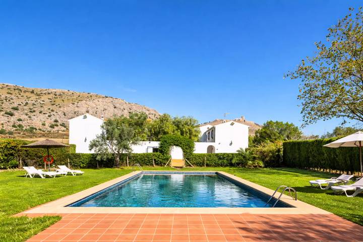 Casa rural para 21 personas, con jardín en Teba