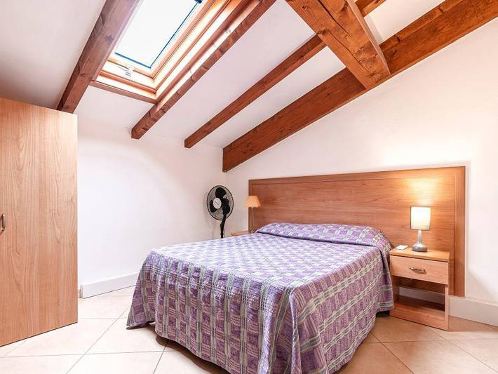 Camping pour 8 personnes, avec bassin pour enfant, animaux acceptés en Corse - 4