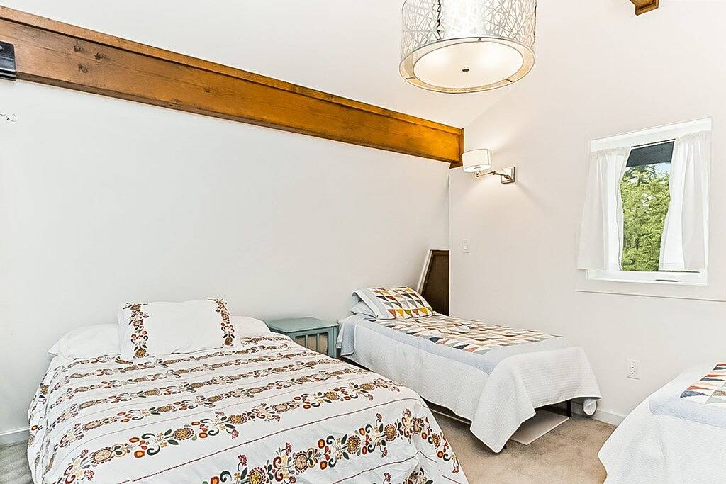 Adorable cottage with spiral stairs - near skiing, hiking & airport in Girdwood, Anchorage