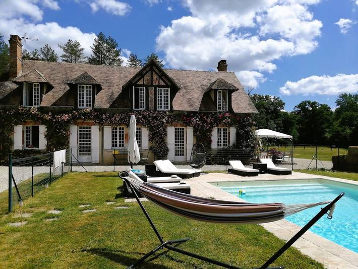 Location de vacances pour 14 personnes, avec Terrasse ainsi que Jardin et Piscine dans Sologne