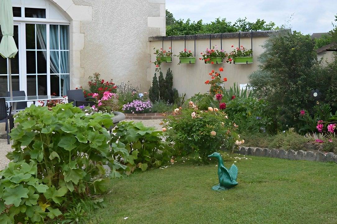 Chambres d'hôtes de la Fontaine - Chambre Colza in Gy-l'Évêque, Région d'Auxerre