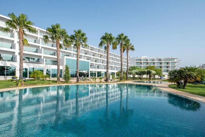 Aparthotel para 4 pessoas, com Varanda e Terraço e ainda Jardim and Piscina infantil em Praia da Rocha